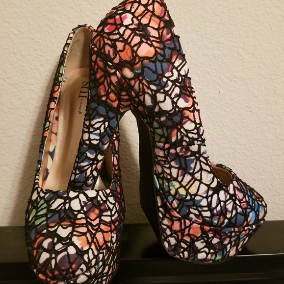 NWOT Multi Colored Pumps - Picture 2 of 2